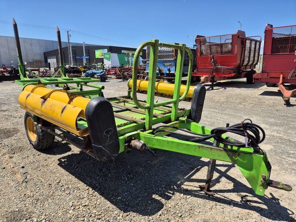 Read Sidewinder 2 Bale Feeder