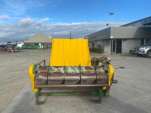 Hustler Chainless 2000 3ptl Square & Round Balefeeder - Image 5