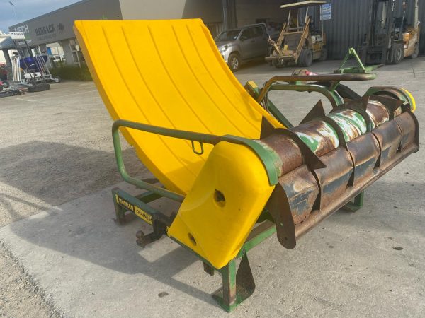 Hustler Chainless 2000 3ptl Square & Round Balefeeder